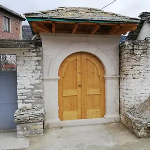 Nina's Gjirokaster